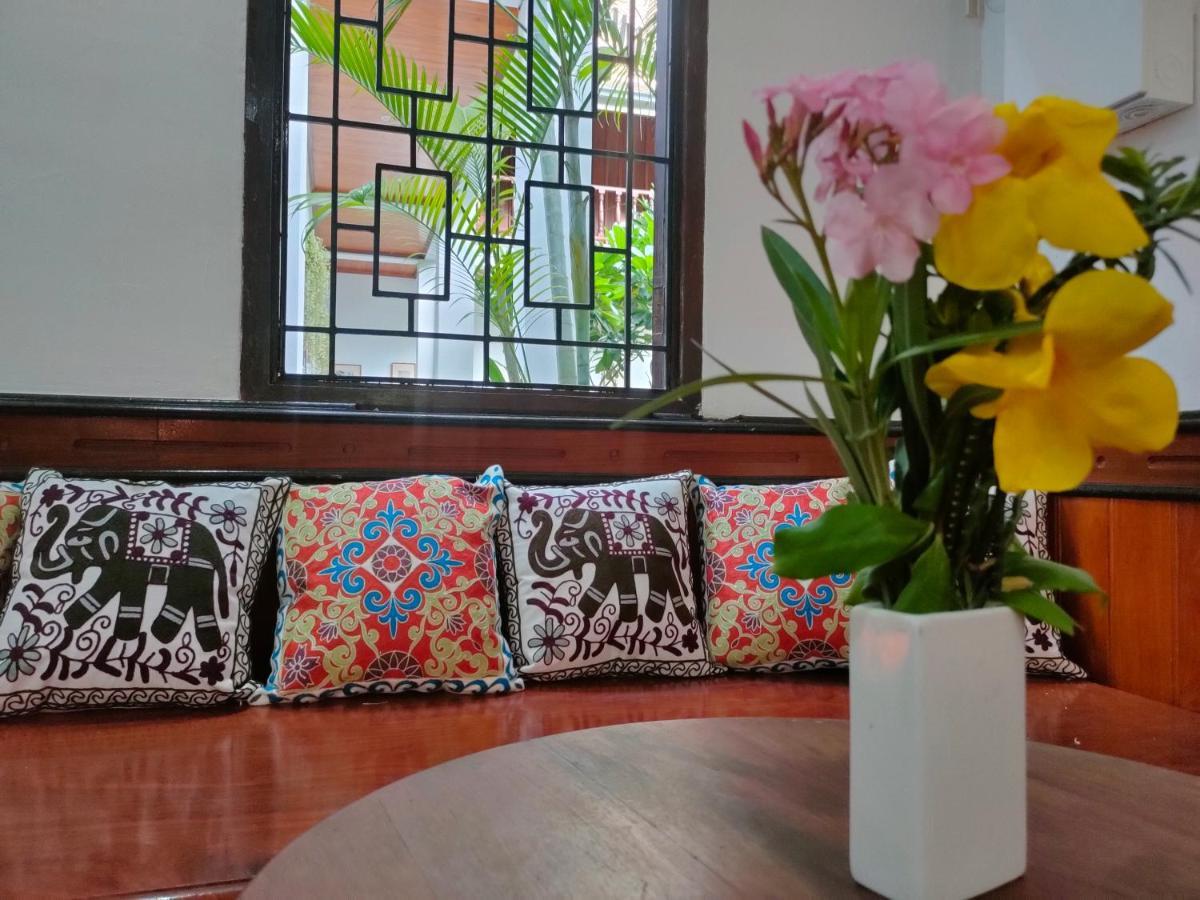Lotus Corner - Heritage B&B Luang Prabang Esterno foto